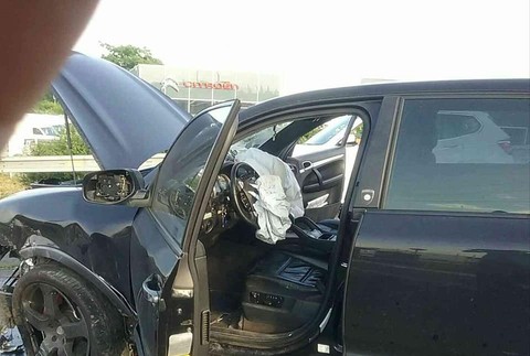 Vážna nehoda v Lučenci: O život prišli dve osoby, na mieste zasahoval vrtuľník