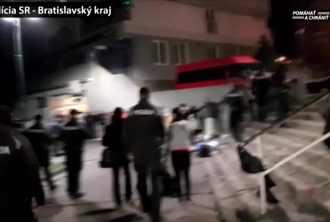 [multi] Policajná akcia v Pentagone 424