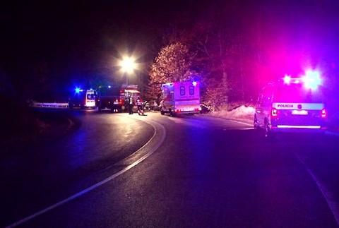 Nehoda na Šturci. Mladý šofér so spolujazdkyňou skončili v priekope1548