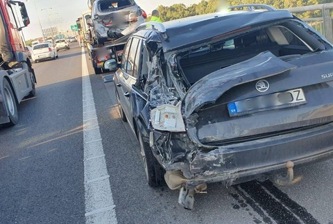 Doprava v Bratislave zostala paralyzovaná, na Prístavnom moste sa zrazili autá