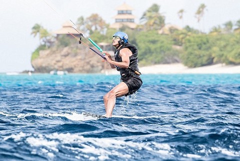 Barack Obama na kitesurfe