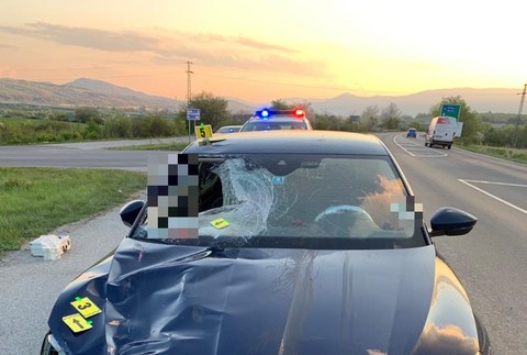 Tragická nehoda pri Strečne si vyžiadala život chodca