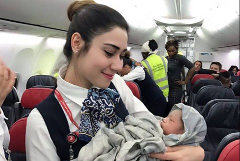 Pôrod lietadlo Turkis Airlines 2