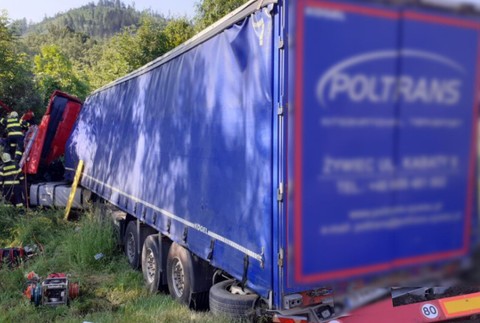 Zrážka kamiónov rozmazané