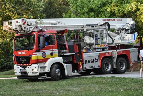 FOTO: Plamene pohltili budovu bývalého hotela v Piešťanoch