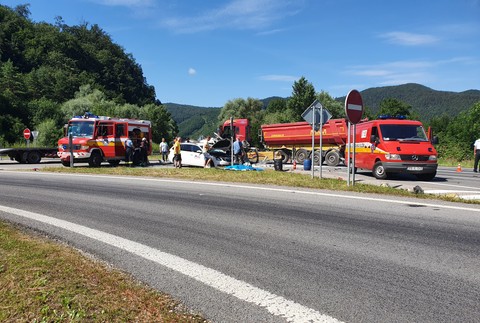 Ranná nehoda si vyžiadala jednu obeť.