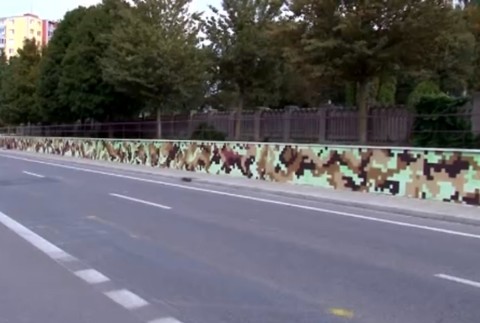 Policajti chytili sprejera. Sloboda, rovnosť a bratstvo ho poslali pred súd