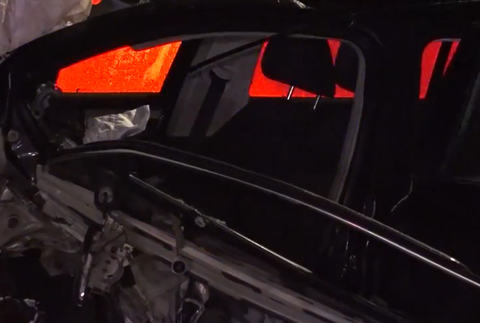 Osobné auto narazilo do betónového stĺpa  2