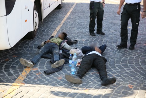 Migranti pred parlamentom 