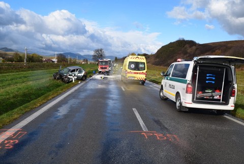 nehoda sanitky a osobného auta 