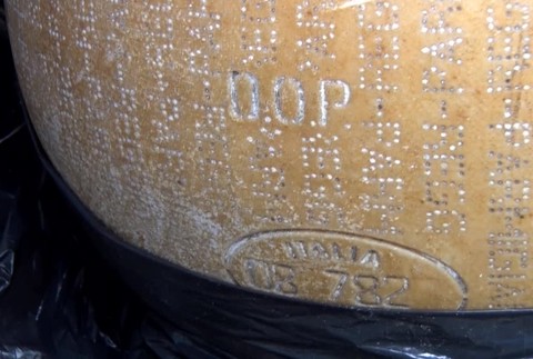 Nevídaný kontraband. Colníci zadržali takmer 1500 kilogramov syra