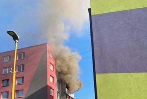 Požiar paneláku v Medzilaborciach