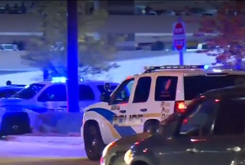 Šialenstvo počas Black Friday. V nákupnom centre strieľal muž