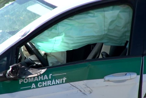 [multi] Dôchodca vošiel policajtom do cesty. V nemocnici bojoval o život, no zomrel 1990