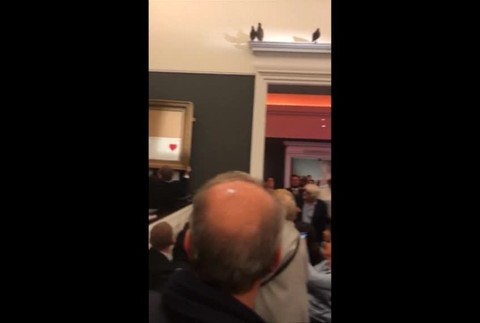 Odklepli predaj Banksyho diela za viac ako milión eur. Krátko na to sa samo skartovalo183