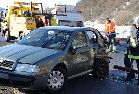 Nehoda R1 Nová Baňa zrážka áut šmyk 2
