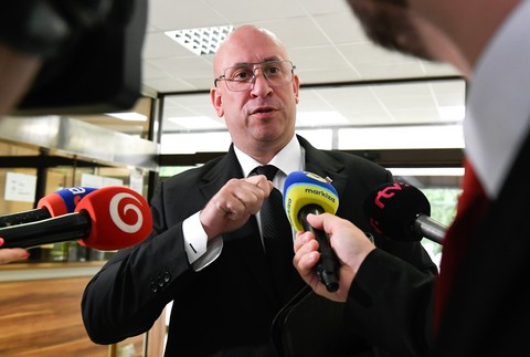 202405_2_vlada8039375