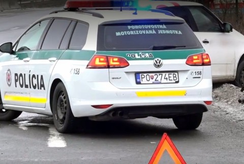 Šesť nehôd za tri hodiny. Poľadovica sa vypomstila viacerým vodičom