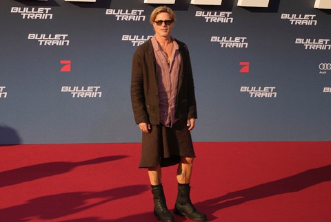 Brad Pitt v sukni