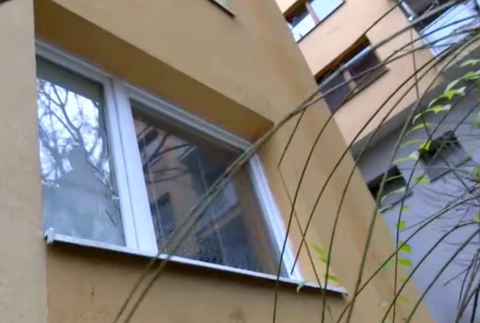 Muž chcel spáchať samovraždu. Po záchrane zaútočil na policajtov