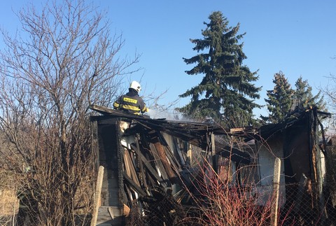 Rozsiahly požiar v Bratislave. Na mieste zasahuje 32 hasičov