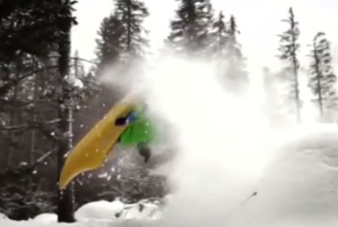 Saltá v lodi na snehu. Peter Csonka predvádza dychvyrážajúe kúsky