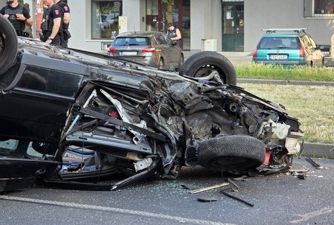 Auto na streche na Trnavskej ceste 