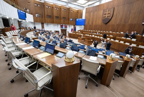 44. schôdza Národnej rady SR - mimoriadna. Vyslovenie nedôvery ministrovi dopravy SR Jozefovi Rážovi.