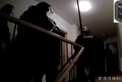 [multi] Zásah kukláčov v Medzilaborciach. Zadržali 20-ročného mladíka 5948