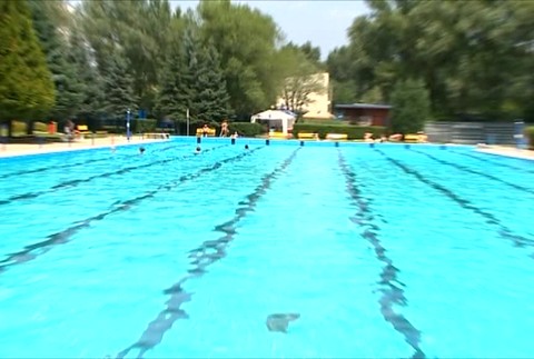Štvorročný chlapec prišiel o život na kúpalisku. Príčinou má byť suché utopenie