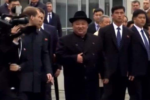 Kim dorazil do Ruska. V meste museli prestavať pre to vjazd do stanice