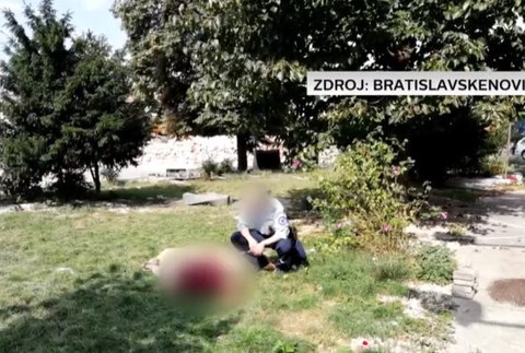 muž po sexuálnom styku ležal na zemi