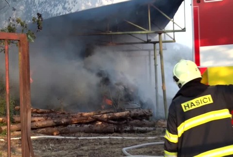 [multi] Na východe Slovenska zasiahol požiar senník s rozlohou 600 metrov štvorcových 1283