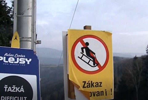 Sánkovačka v Plejsoch pripravila žiačku o život. Obžalovaná učiteľka na súd opäť neprišla