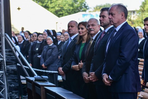 na omšu prišli aj hlavný predstavitelia štátu