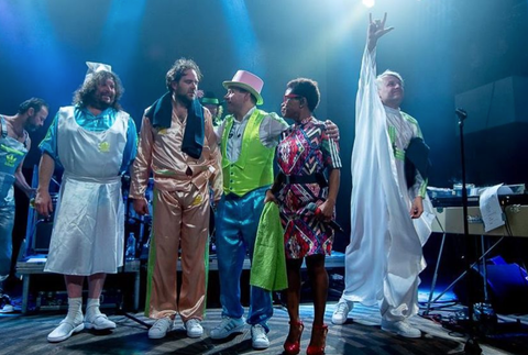 Monkey Business a Roman Holý