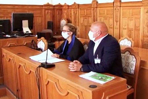 Policajta obvinili z korupcie pre jedno balenie kávy.