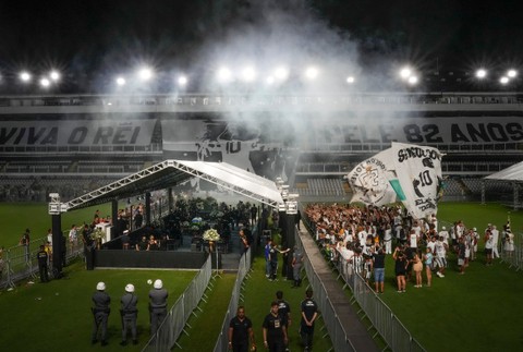 Rozlúčka s brazílskou futbalovou legendou Pelém