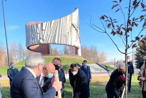 V Rusku odhalili pamätnú tabuľu Alexandrovi Dubčekovi.