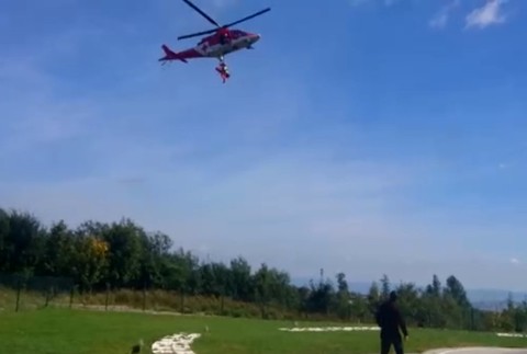 Záchranári zasahovali pri páde paraglajdistu