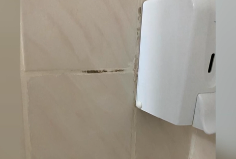 Turisti sa chcú súdiť s cestovnou kanceláriou. Bývali v špinavých a plesnivých hoteloch