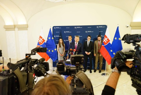 Peter Pellegrini: Ak to pacientom pomôže, ja sa budem zaoberať aj plesňou