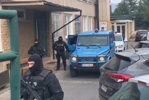 Mariana Kočnera odvážajú z NAKA po výsluchu