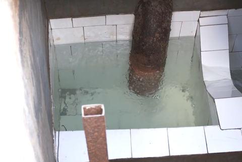 V dedinke pod kopcami nemajú vodu. Bojujú aj so žltačkou