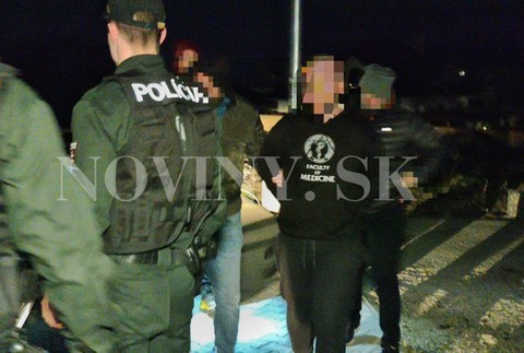 Mladík bodol dievča nožom