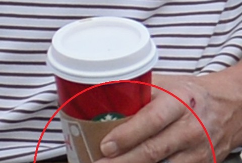 Bruce Jenner s manikúrou