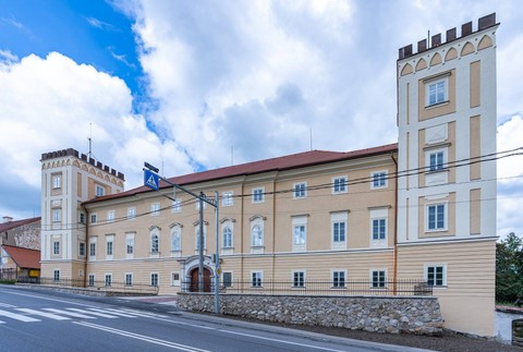 V Žiari nad Hronom otvorili zrekonštruovaný kaštieľ