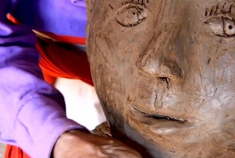 Krásu vidí rukami. Sochy nevidiaceho umelca majú obrovskú hodnotu