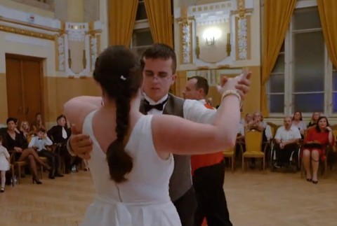 Ani poškodený zrak im nezobral nádej. Derek a Joana spolu pretancujú nástrahami života