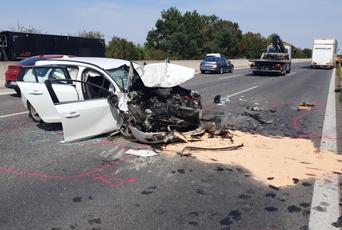 Nehoda kamiónu a osobného auta